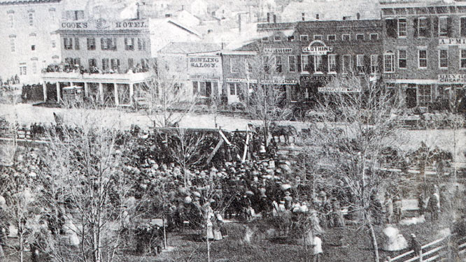 Courthouse Square, Dr. Tappan announces Fort Sumpter fired upon