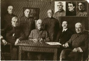 Group portrait of nine military officers in uniform, with three inset portraits at the top right.